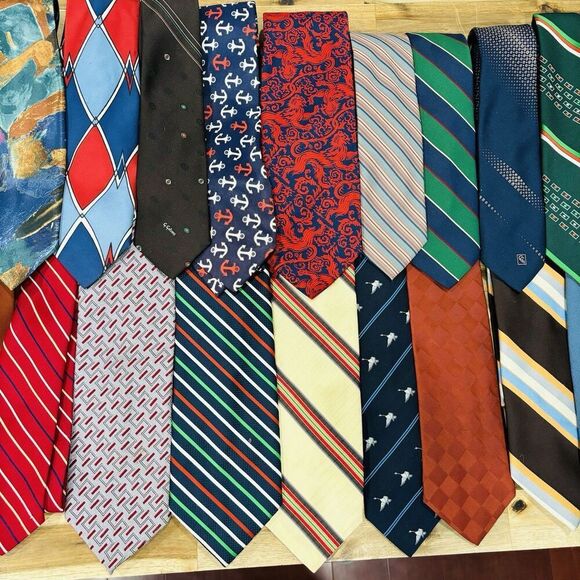 Lot of 18  Vintage 60s 70s Neck Ties Silk Polyester Loud Colorful Wild Patterns - Picture 1 of 9